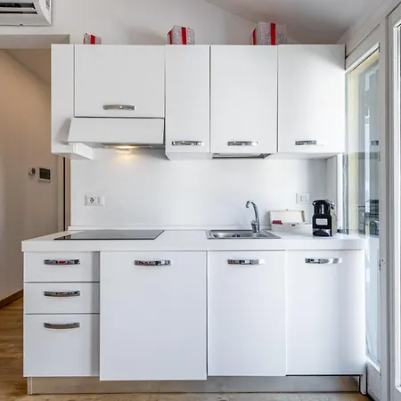 Luxury With Terrace - Garibaldi Station